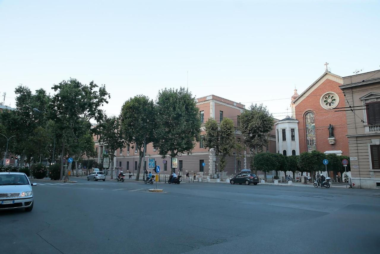 Отель L.T. Savoia Palace & Cavour C.L. Бари Экстерьер фото
